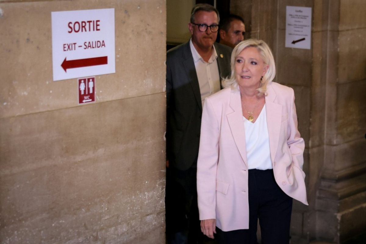Marine Le Pen condamnée en appel mais pas éliminée de la présidentielle