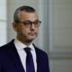 La justice allège les charges contre l’ex-bras droit d’Emmanuel Macron