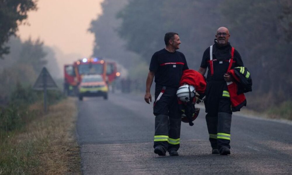 42 000 hectares calcinés en Gironde, la météo s'emballe et menace les pompiers