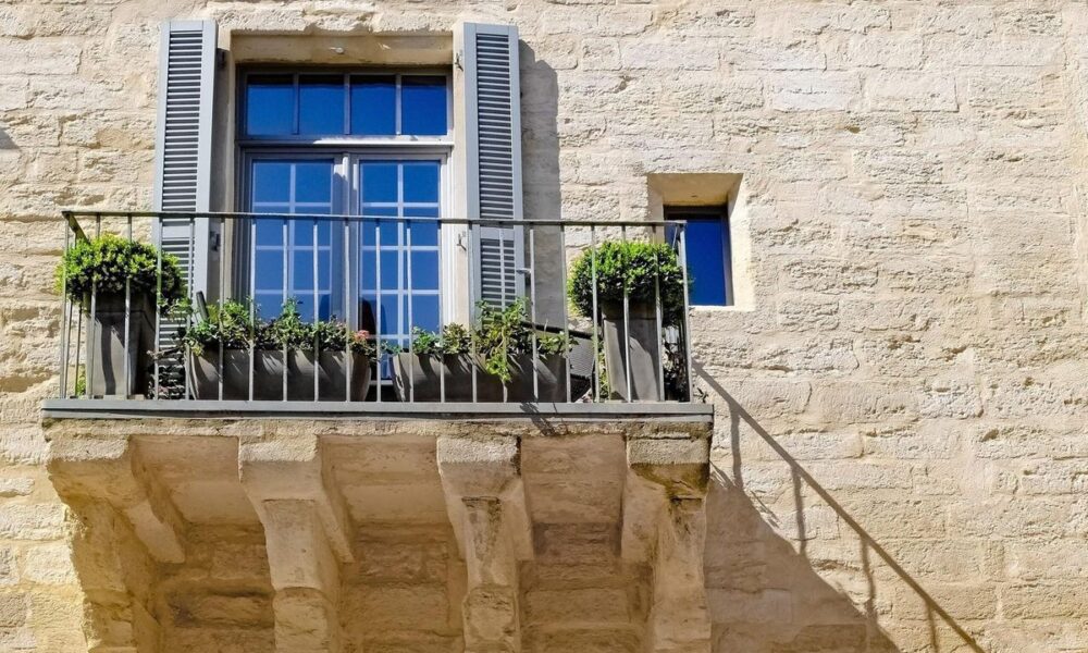 Balcon en copropriété ce que vous pouvez vraiment y faire