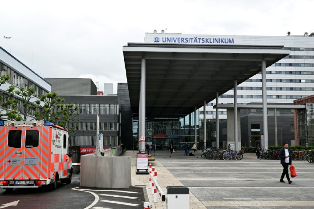 Un humanitaire américain contaminé par Ebola transféré à Francfort