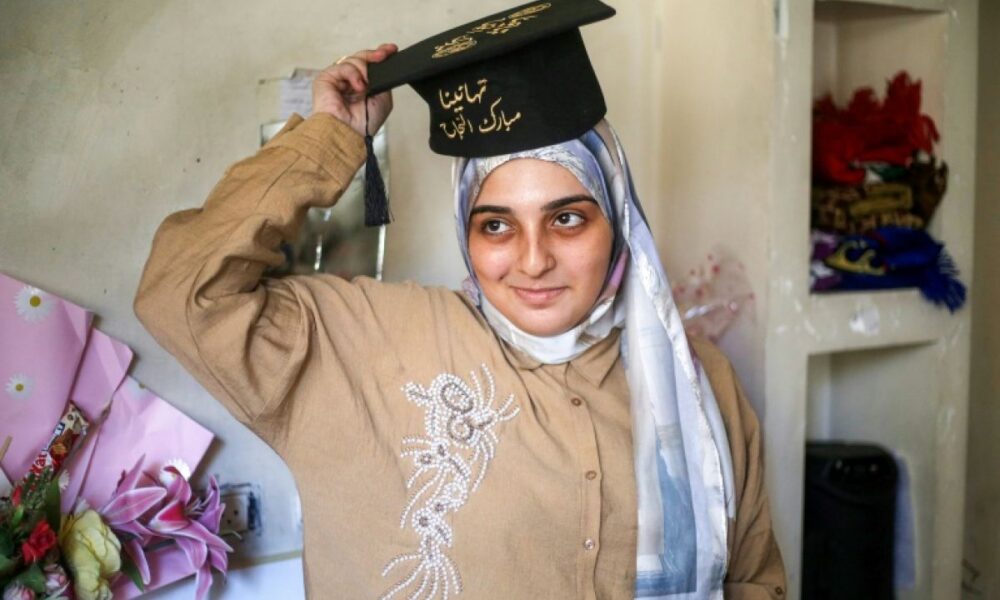 Une ado palestinienne décroche la première place au bac sous les bombes à Gaza