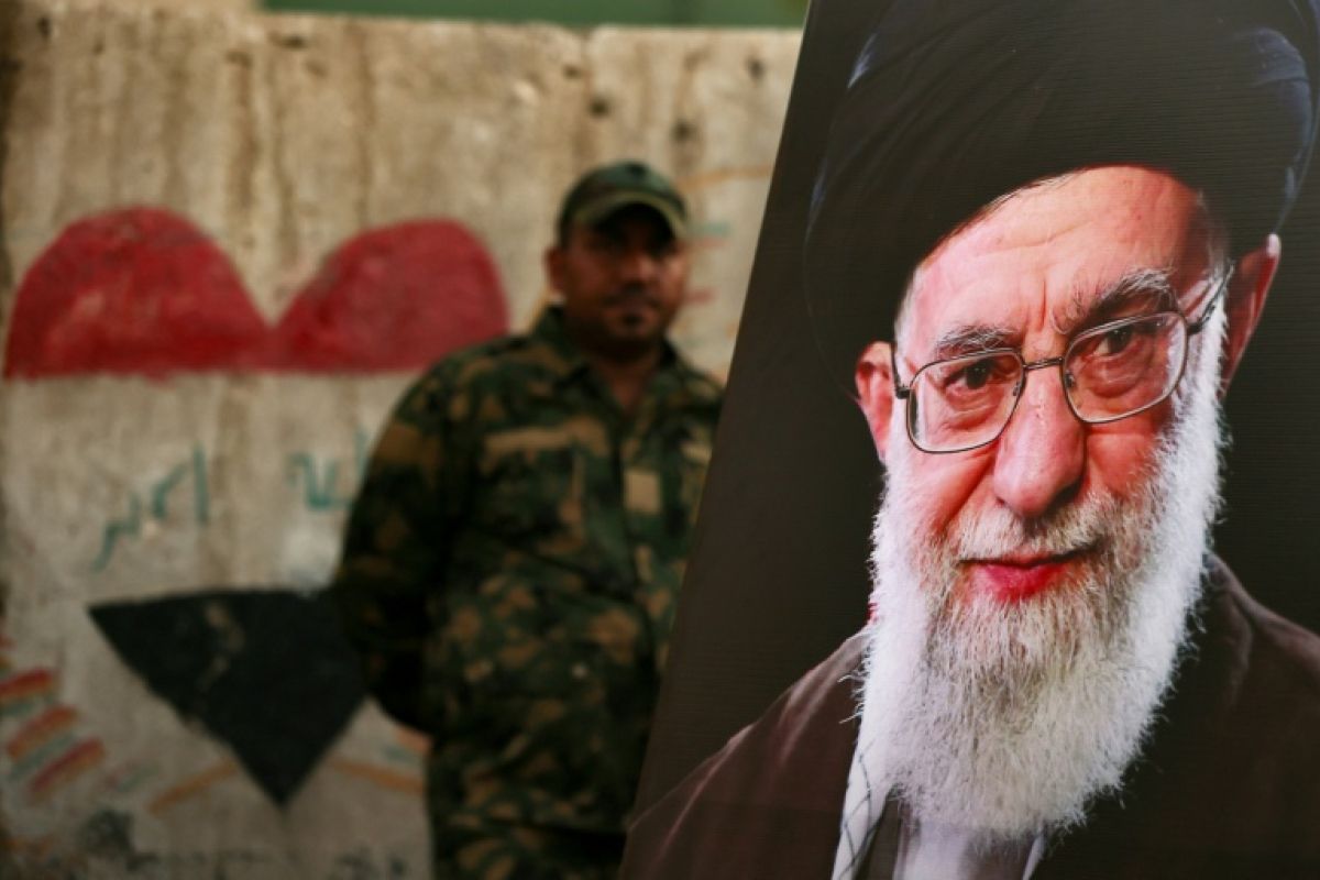 Le guide suprême iranien fait escale dans les villes saintes chiites d'Irak avant son dernier repos