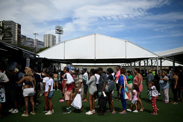 Au Venezuela les survivants des séismes tiennent grâce à l entraide