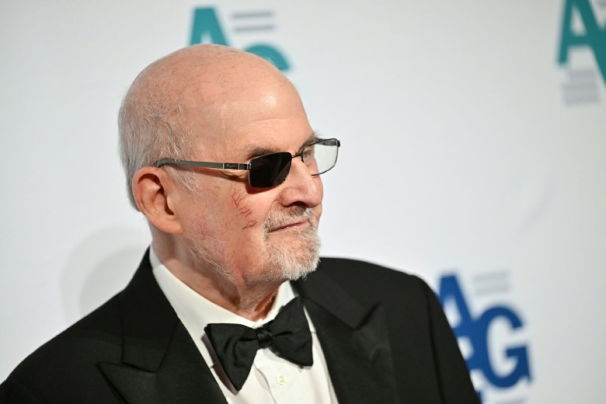 L'agresseur de Salman Rushdie reconnu coupable de terrorisme fédéral