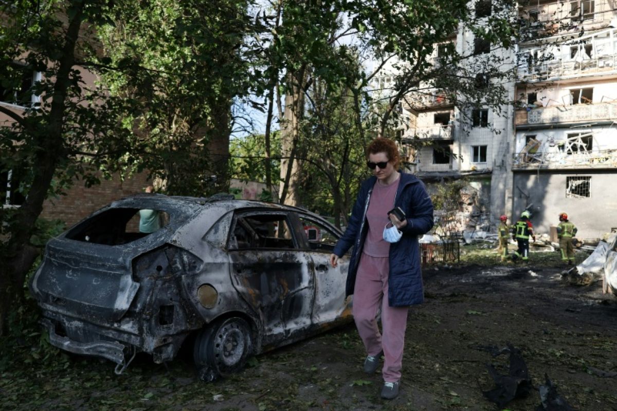 Un navire céréalier frappé en mer Noire et Kiev sous les missiles : l'escalade continue
