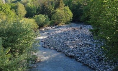 Des élus pris pour cible à coups de pierres pour avoir défendu une rivière en Isère
