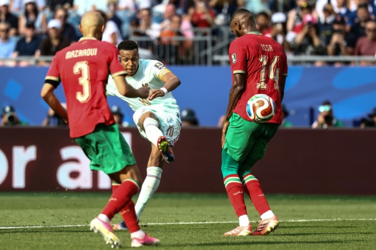 Les Bleus filent en demies sans trembler