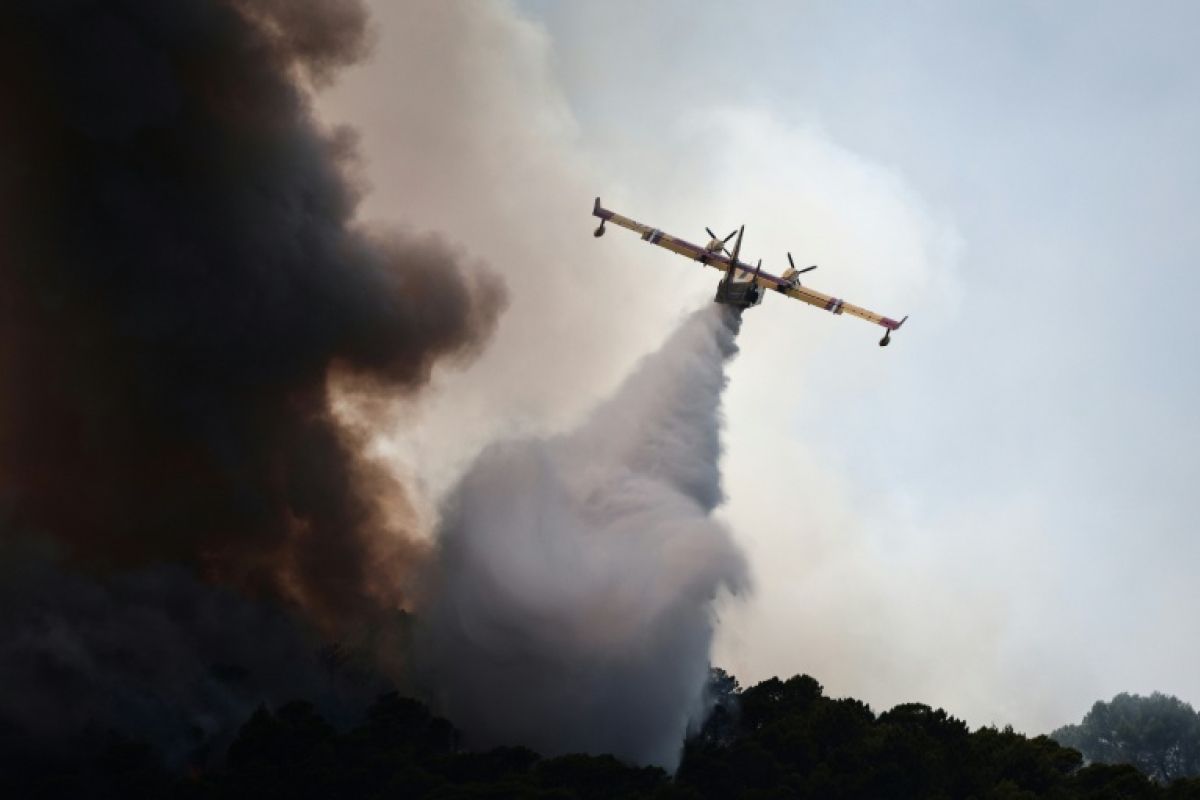 Un nouveau feu dans le Var force l'évacuation de 600 personnes