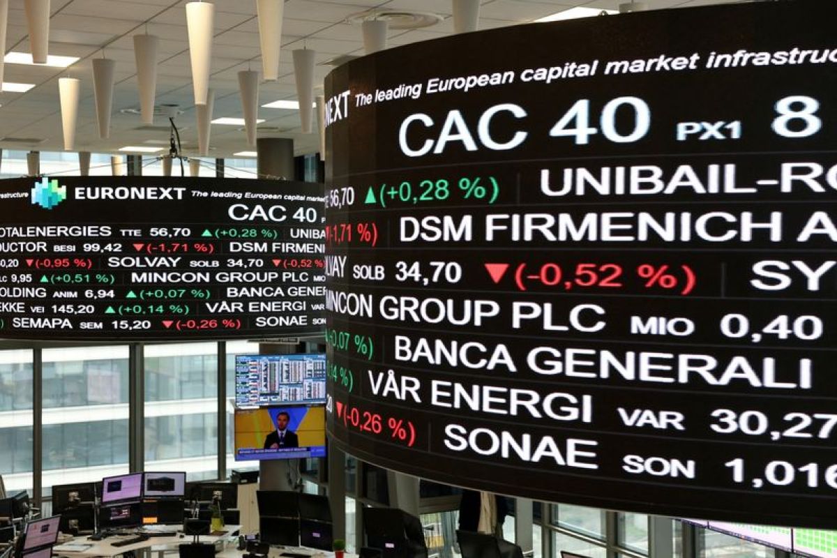 Pétrole à 100 dollars : les Bourses européennes dévissent
