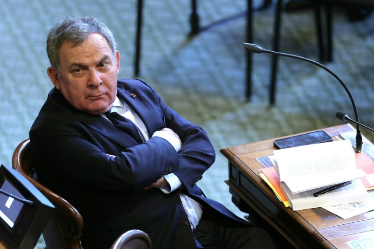Un sénateur parisien mis en examen pour avoir négocié un logement social contre des relations sexuelles