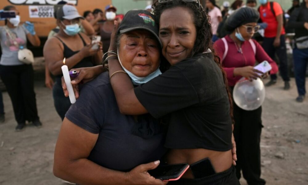Au Venezuela, un mois après le séisme, hommages et colère mêlés