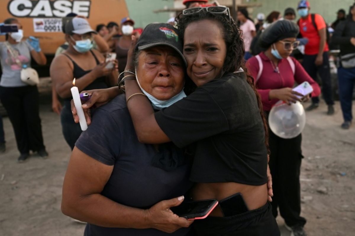 Au Venezuela, un mois après le séisme, hommages et colère mêlés