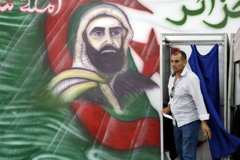 Législatives en Algérie le taux de participation plonge vers du jamais vu