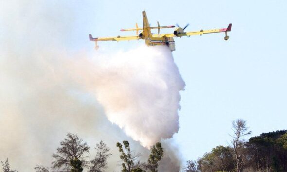Le vent fait basculer la lutte contre les incendies dans le Sud