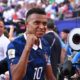 Les Bleus dans la boue, et en quarts