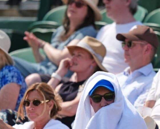 Wimbledon suffoque deux spectateurs s’effondrent sous la chaleur