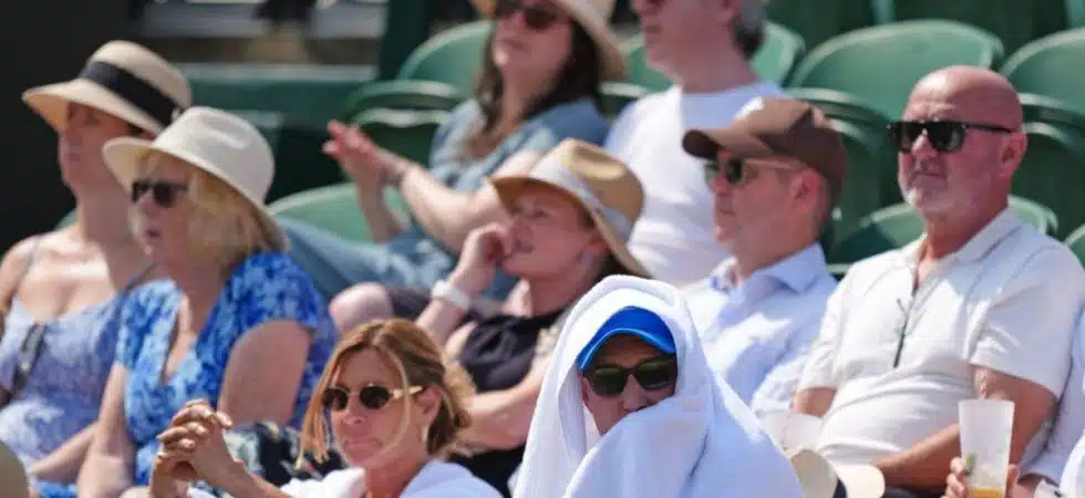 Wimbledon suffoque deux spectateurs s’effondrent sous la chaleur