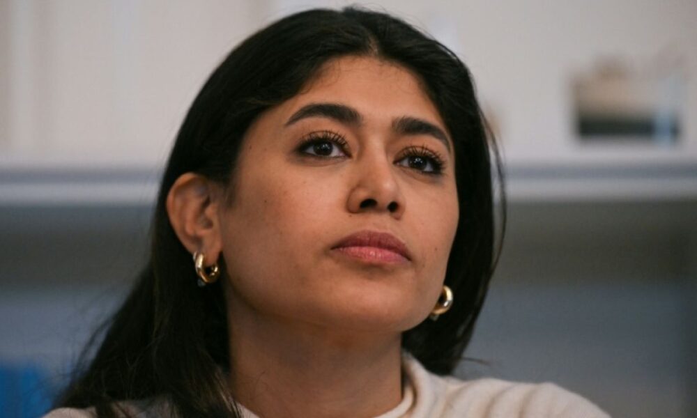 Soutien de la foule pour Rima Hassan face à la justice