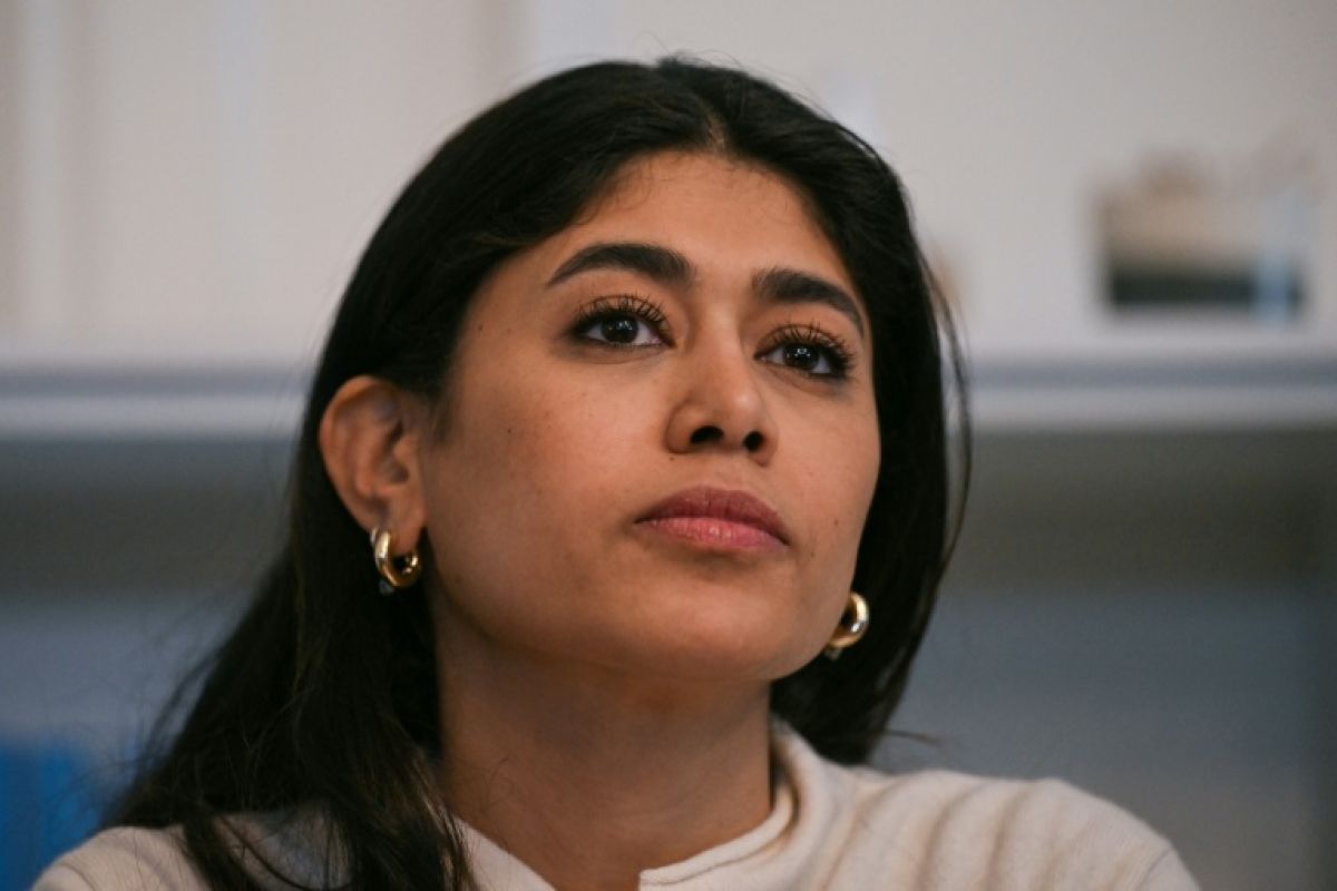 Soutien de la foule pour Rima Hassan face à la justice