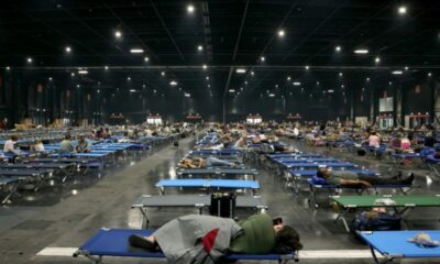 Sous la fumée, l'angoisse des vacances brisées