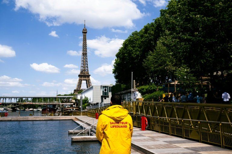 Les Parisiens replongent dans la Seine pour un été gratuit et surveillé