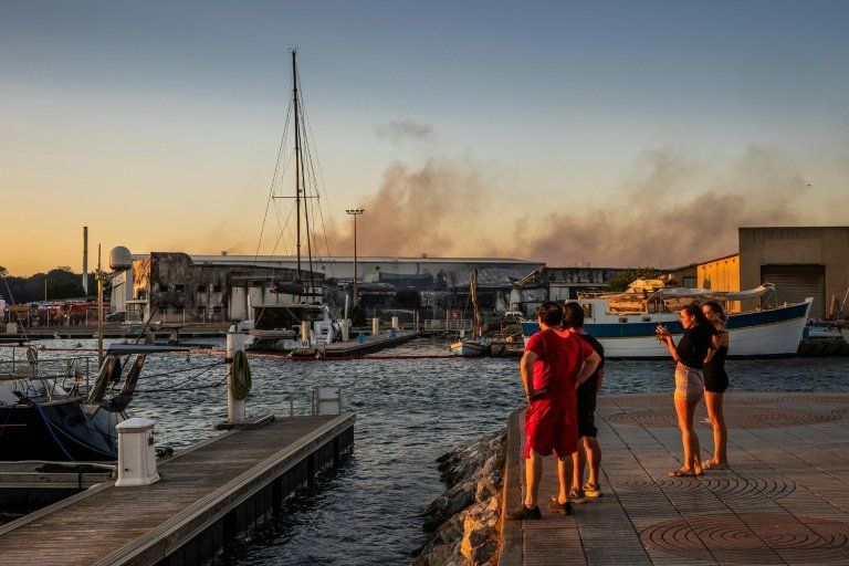 "Aidez-nous" lancent les pompiers alors que les incendies de l'été se déclarent avec un mois d'avance
