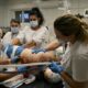 À Dnipro, l’hôpital où la guerre n’en finit pas de trancher des vies