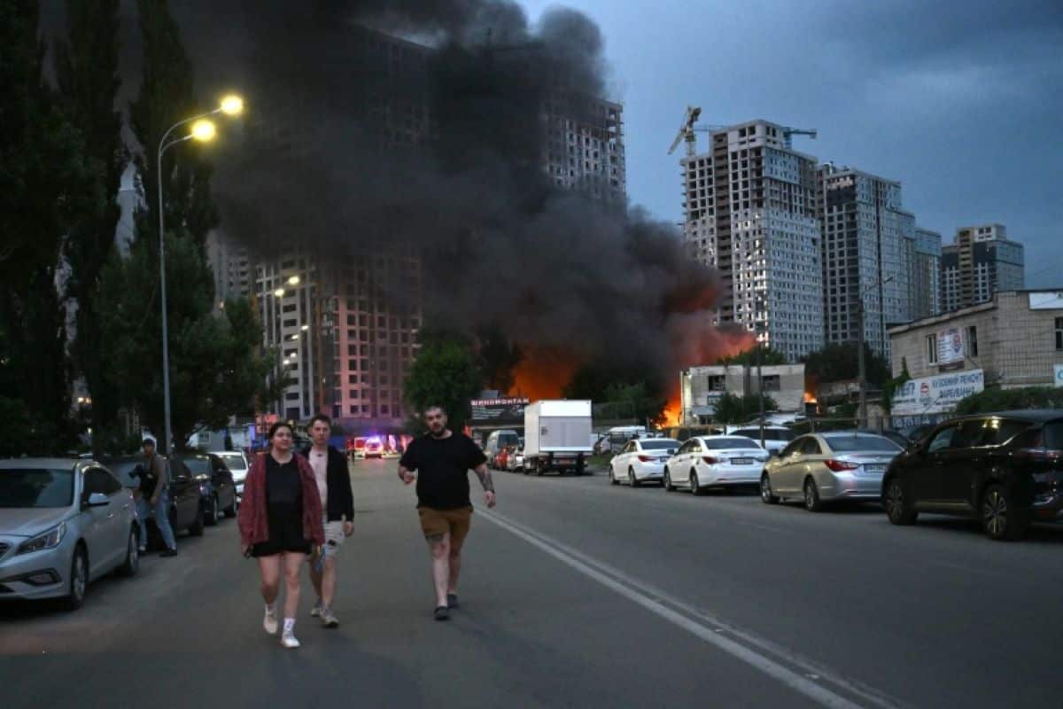 Kiev sous les bombes 22 morts en une nuit et une rencontre décisive qui se prépare