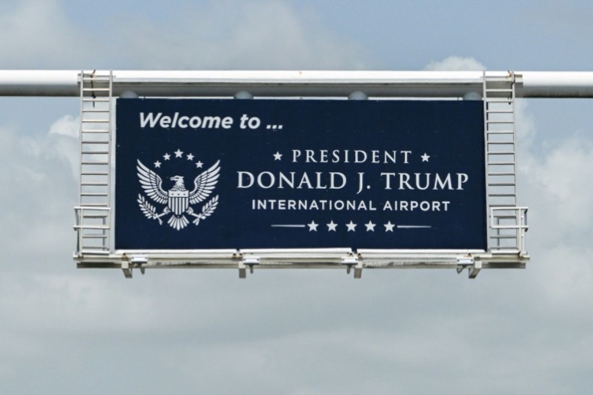 L'aéroport de Palm Beach porte désormais le nom de Donald Trump