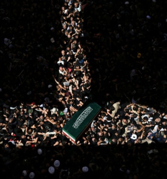 Des millions d'Iraniens aux funérailles de Khamenei, une mise en terre sous haute tension