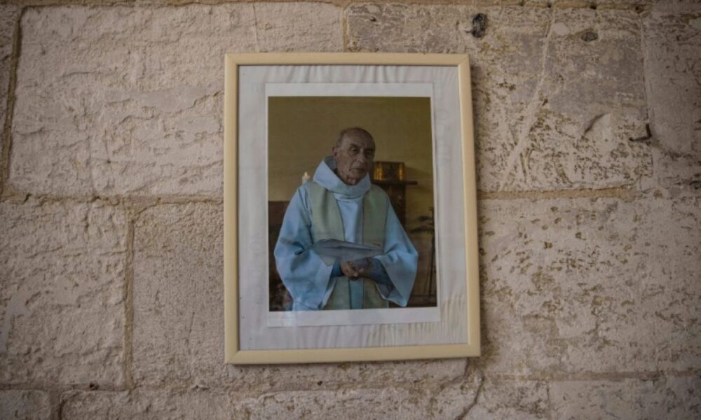 Dix ans après l'attentat, l'hommage au père Hamel unit la France