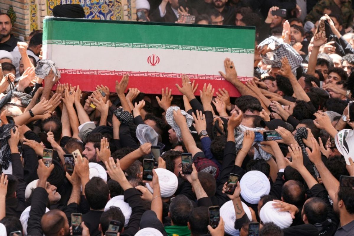 L’Iran pleure son guide sous les frappes américaines