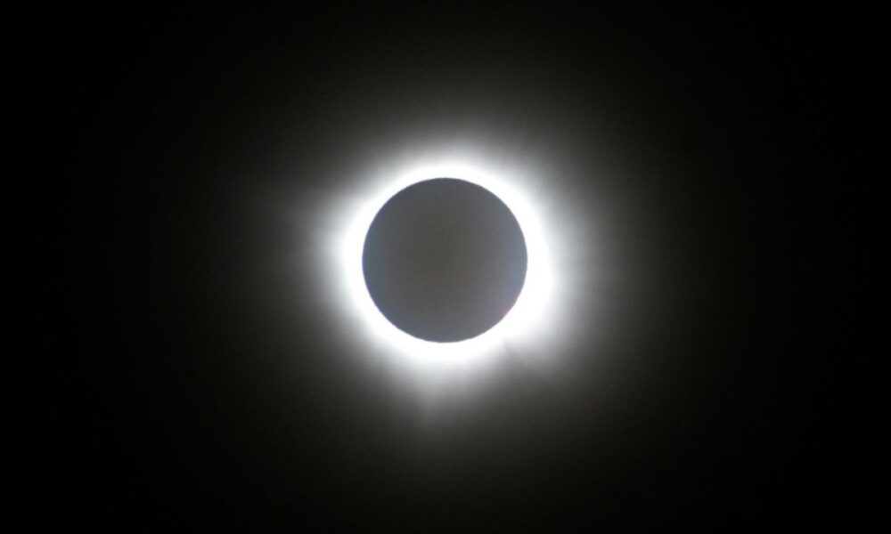 Le 12 août 2026, le jour va brusquement basculer dans la nuit pendant près de deux minutes