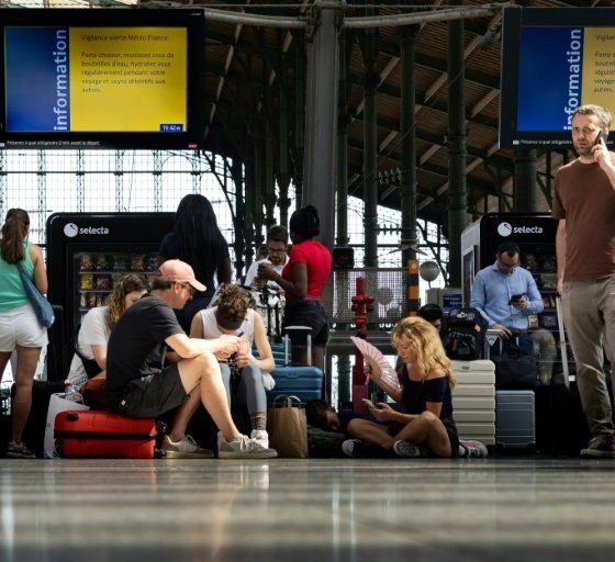 La SNCF promet de tout donner pour les départs en vacances, malgré une canicule qui a déjà fait des dégâts