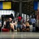 La SNCF promet de tout donner pour les départs en vacances, malgré une canicule qui a déjà fait des dégâts