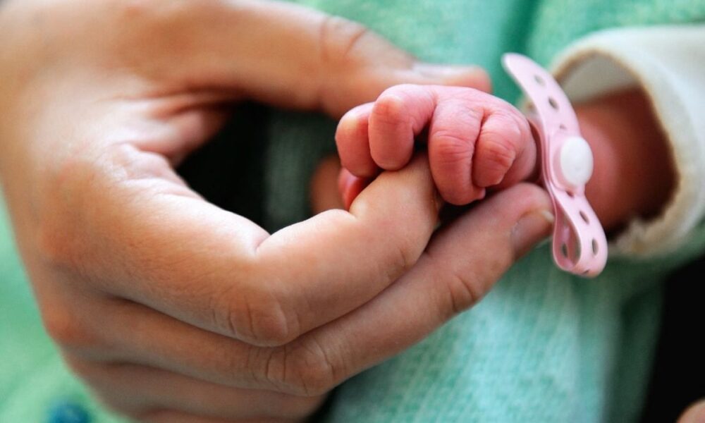 Dès mercredi, un nouveau congé payé pour les parents de nouveau-nés