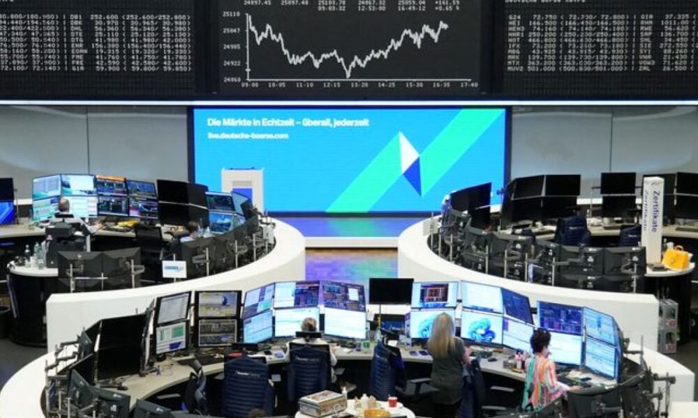 Pourquoi la Bourse monte malgré les frappes américaines contre l'Iran