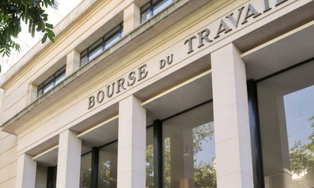 Des bourses du travail poussées vers la sortie