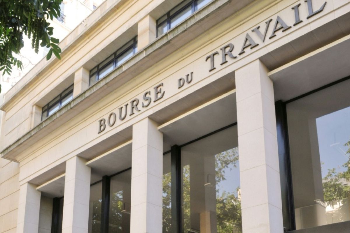 Des bourses du travail poussées vers la sortie