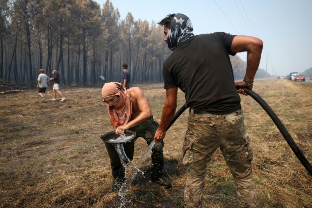 Les braises qui survivent sous terre menacent la Gironde pour des mois
