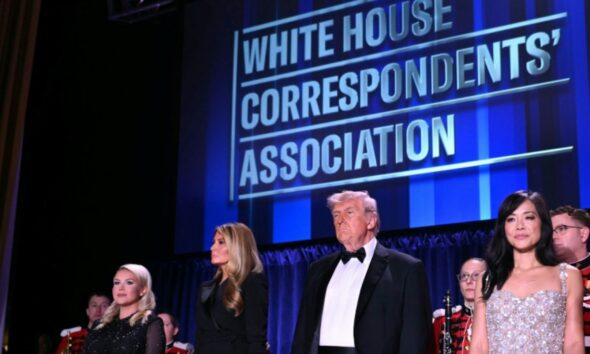 Trois mois après une tentative d'assassinat, Trump retrouve le dîner de la presse