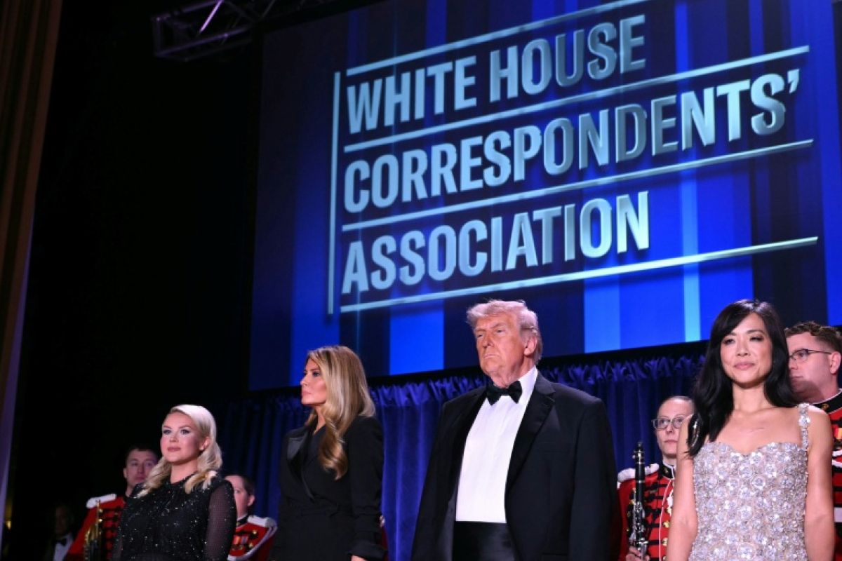Trois mois après une tentative d'assassinat, Trump retrouve le dîner de la presse