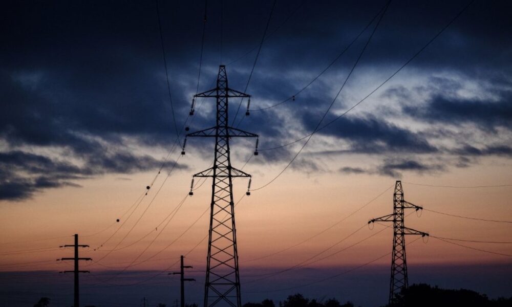 La France n'a jamais autant exporté d'électricité, et la canicule n'y change rien