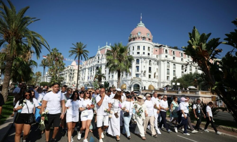Dix ans après le camion fou de Nice : une Promenade en blanc et en silence