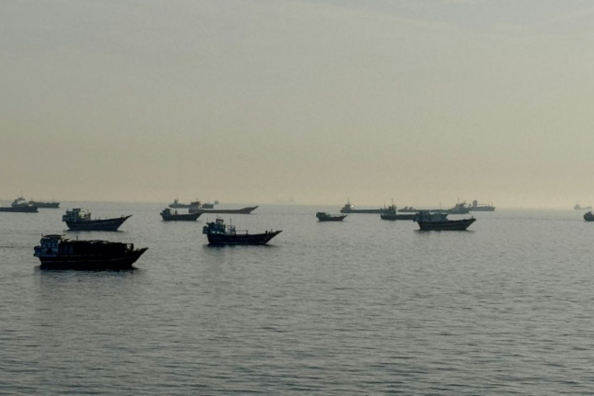 Guerre des missiles dans le Golfe l'Iran ferme Ormuz et menace les bases américaines