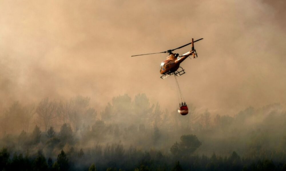 Un brasier de 930 hectares tient les pompiers en alerte dans les Pyrénées-Orientales