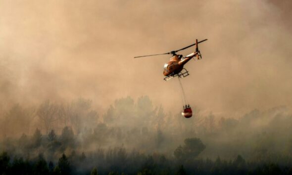 Un brasier de 930 hectares tient les pompiers en alerte dans les Pyrénées-Orientales