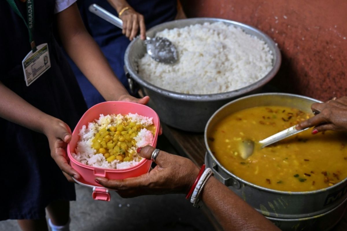 La guerre des cantines scolaires en Inde fait trembler le Bengale