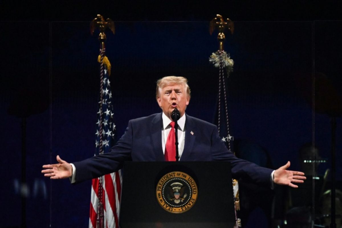 Trump ravive la peur rouge pour diviser les démocrates